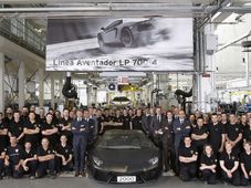 2000వ అవెంటేడర్‌ను ఉత్పత్తి చేసిన లాంబోర్గినీ
