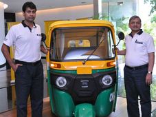 ఆర్ఈ కాంపాక్ట్ త్రీవీలర్లను విడుదల చేసిన బజాజ్ ఆటో