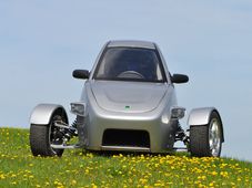 మూడు చక్రాల కారు 'ఎలియో': ఫీచర్లు, ధర, రివ్యూ