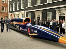 వరల్డ్స్ ఫాస్టెస్ట్ కార్ తయారీలో భారతీయ సంసతి మహిళ సాయం