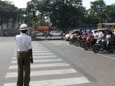 సిగ్నల్ జంప్ చేసే అలవాటుందా..? అయితే పారాహుషార్!!