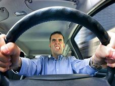 డ్రైవింగ్‌లో రోడ్డు ప్రమాదాలను తప్పించుకునేందుకు సులభ చిట్కాలు