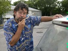 డర్టీ కార్ ఆర్టిస్ట్ స్కాడ్ వాడే డిజైన్ చేసిన చి(సి)త్రాలు చూశారా?