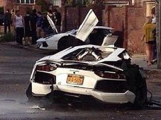 షాకింగ్ యాక్సిడెంట్: రెండు ముక్కలైన లాంబోర్గినీ