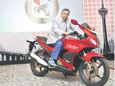 2013 కరిజ్మా జెడ్ఎమ్ఆర్‌ను ఆవిష్కరించిన హీరో మోటోకార్ప్