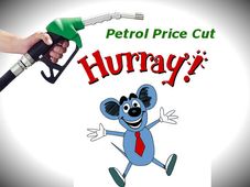 లీటరుకు రూ.1.15 తగ్గిన పెట్రోల్ ధర; డీజిల్‌పై 50 పైసల పెంపు