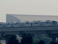 మెట్రో రైలుపై స్కొడా ర్యాపిడ్.. గుర్గావ్‌లో వినూత్న ప్రచారం!