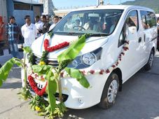 ఏడు కొండల ఎంకన్నకు అశోక్ లేలాండ్ స్టైల్ ఎమ్‌పివి