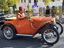 హైదరాబాదీల మది దోచుకున్న అలనాటి మేటి కార్లు