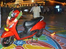 టిటిడికి జూపిటర్ స్కూటర్‌ను కానుకిచ్చిన టీవీఎస్