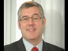 హోటల్‌లో క్రింద పడి టాటా మోటార్స్ ఎండి కార్ల్ స్లిమ్ మృతి