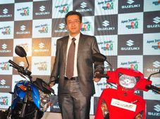 సుజుకి జిక్సర్ బైక్, లెట్స్ స్కూటర్‌లు విడుదల