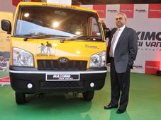 సేఫ్ ఐ టెక్నాలజీతో మహీంద్రా మాక్సిమో మినీ వ్యాన్ స్కూల్ బస్