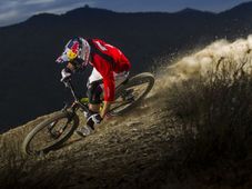 నేటి ఫేస్‌బుక్ వీడియో: సైకిల్‌తో కొండపై నుంచి నేరుగా క్రిందకు..