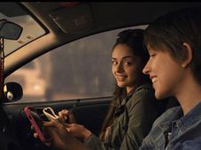 నేటి ఫేస్‌బుక్ వీడియో: డ్రైవింగ్ చేస్తున్నప్పుడు టెక్స్టింగ్ చేస్తే..?