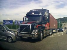 నేటి వీడియో: తృటిలో తప్పిన భారీ యాక్సిడెంట్!