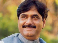 సీట్ బెల్ట్ ధరించకపోవటం వల్లనే గోపీనాథ్ ముండే మృతి చెందారా..?