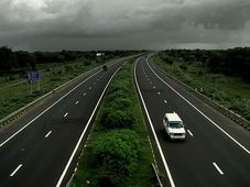 హైవే డ్రైవింగ్ చిట్కాలు - సిడ్, జేమ్స్ రోడ్ ట్రిప్ నుంచి..