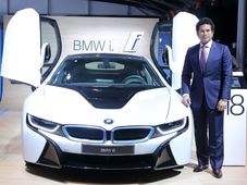 బిఎమ్‌డబ్ల్యూ ఐ8 హైబ్రిడ్ కారు డెలివరీలు ప్రారంభం
