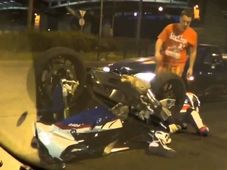 వీడియో: మనం బైక్‌పై కాదు, బైకే మనపై కూర్చుంటే..