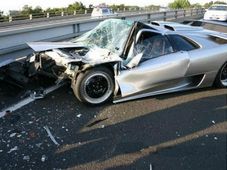 వీడియో: లాంబోర్గినీ హారికేన్ యాక్సిడెంట్ లైవ్