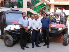 జమ్మూ కాశ్మీర్‌లో రెస్క్యూ ఆపరేషన్ పోలారిస్ వాహనాలు