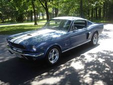 బేస్‌బాల్ మ్యాచ్ టికెట్ల కోసం 1965 ఫోర్డ్ మస్టాంగ్ కారును అమ్మేసి వ్యక్తి