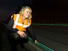 రాత్రివేళల్లో స్వయంగా ప్రకాశించే రోడ్డును ప్రారంభించిన నెథర్లాండ్స్