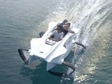 క్వాడ్రోఫోయిల్: తొలి ఎలక్ట్రిక్ హైడ్రోఫోయిల్ స్పోర్ట్స్ బోట్