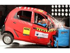 ప్రతి కారులో కనీస భద్రతా ఫీచర్లు ఉండాలి: నితిన్ గడ్కరీ