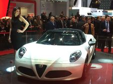 2015 డెట్రాయిట్ ఆటో షో: ఆల్ఫా రోమియో 4సి స్పైడర్ ఆవిష్కరణ