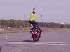 వీడియో: మోటార్‌సైకిల్ వరల్డ్ రికార్డ్ జంప్ (జాగ్రత్త)!