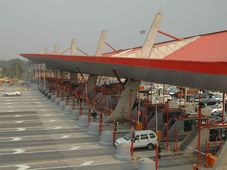 జాతీయ రహదారులపై 125 టోల్ ప్లాజాల తొలగింపు: నితిన్ గడ్కరీ