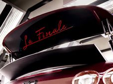 చిట్టచివరి బుగాటి వేరాన్ 'లా ఫినాలే' అమ్ముడుపోయింది..