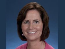 టయోటా ఎక్సిక్యూటివ్ జూలి హాంప్ విడుదల, రాజీనామ