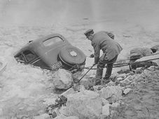 ఇప్పట్లోనే కాదు పురాతణ కాలంలో కూడా వాహన దారులను చూసి విస్తుపోయారు