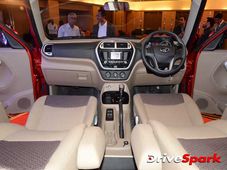 శక్తివంతమైన ఎమ్‌హాక్ ఇంజన్ మరియు ఆటోమేటిక్ ఆప్షన్‌తో మహీంద్రా టియువి300