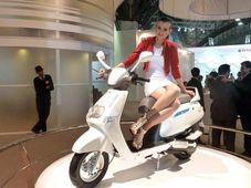 దేశీయ విపణిలోకి టీవీఎస్ ఐక్యూబ్ హైబ్రిడ్ స్కూటర్