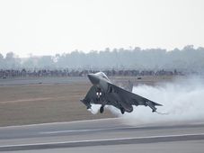 ప్రమాదకర శత్రువుల అంతానికి భారత్ వద్ద ఉన్న 5 శక్తివంతమైన యుద్ద విమానాలు