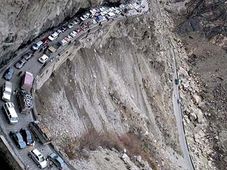 ఈ భారతీయ రోడ్ల మీద ప్రయాణం తాడు మీద నడిచే అనుభవానికి సమానం !