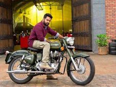 వేలంలో 10 లక్షలకు అమ్ముడైన జనతా గ్యారేజ్ బైకు