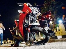 ఘోరమైన హోండా సిబిఆర్250ఆర్ క్రాష్: మీరు ఇలాంటి తప్పు చేయకండి!