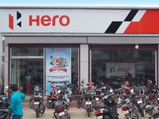 ఒక్క రోజులో మూడు లక్షల టూ వీలర్లను విక్రయించిన హీరో