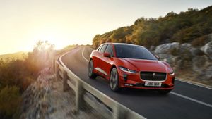 తొలి ఎస్‌యూవీతోనే అద్భుతం చేసిన జాగ్వార్