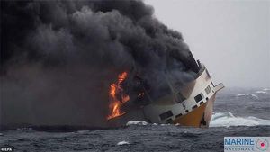 అట్లాంటిక్ మహాసముద్రంలో 2,000 లక్సరీ కార్ లు మునిగి పోవడం ఎప్పుడైనా చూసారా!