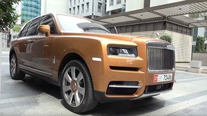 ప్రపంచంలోని అత్యంత ఖరీదైన రోల్స్ రాయ్స్ కార్ చూసారా !