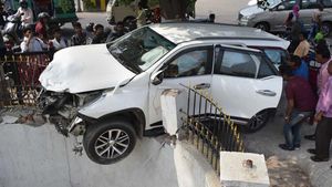 ఆక్సిడెంట్ జోన్ లకు బాగుచేయడానికి ప్రభుత్వం పెడుతున్న ఖర్చు ఎంతో తెలుసా !