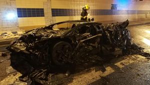 హెవీ మాడిఫికేషన్ కారణంగా ధ్వంసమైన రూ. 17.7 కోట్ల లంబోర్ఘిని సూపర్ కార్!