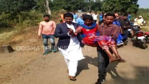ప్రమాద బాధితులను కాపాడి మానవత్వాన్ని చాటుకున్న ఒడిస్సా ఎమ్మెల్యే!