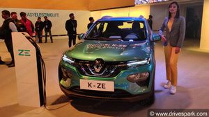 2020 ఆటో ఎక్స్‌పోలో ఆవిష్కరించిన రెనాల్ట్ క్విడ్ ఎలక్ట్రిక్ కార్